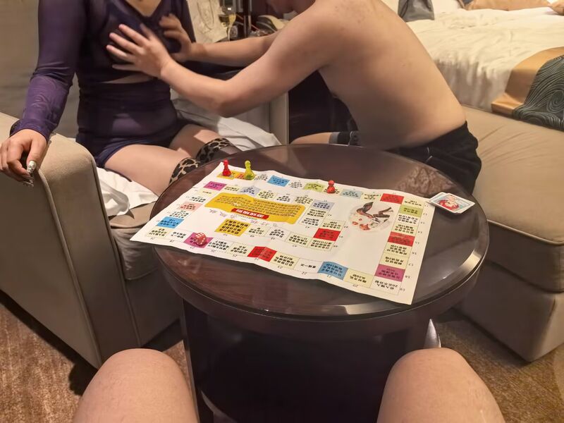 良家人妻的3P盛宴-福利多多